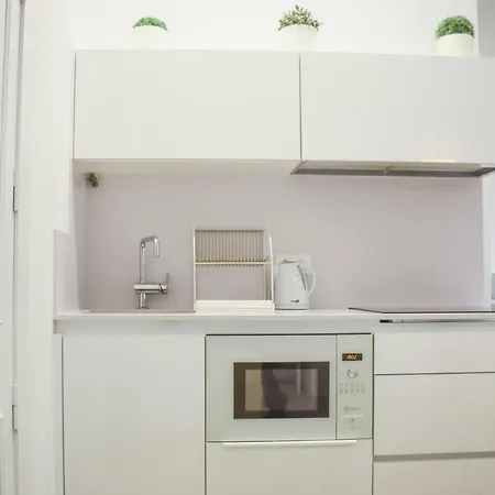 San Sebastian's Historic Street! Modern Apartment *
