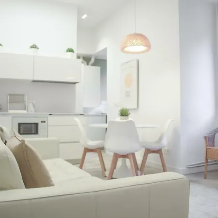 San Sebastian's Historic Street! Modern Apartment San Sebastian