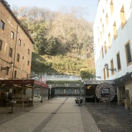 San Sebastian's Historic Street! Modern Apartment *
